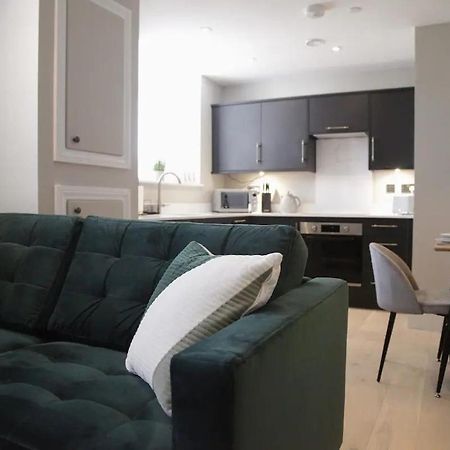 Pass The Keys Apartment 3 Old Conservative Club In Historic Town เคอร์นาวอน ภายนอก รูปภาพ